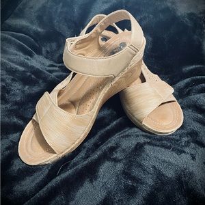 Women’s open toed heels